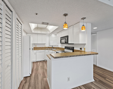 700 Uno Lago Drive - Photo Thumbnail 4