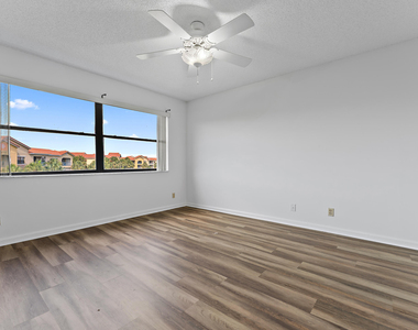 700 Uno Lago Drive - Photo Thumbnail 16