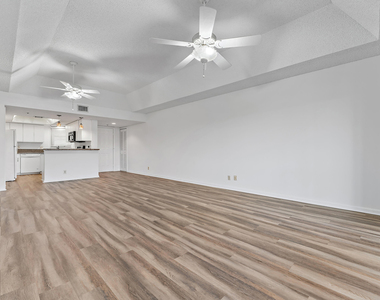 700 Uno Lago Drive - Photo Thumbnail 15