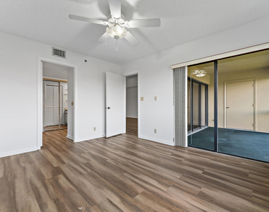 700 Uno Lago Drive - Photo Thumbnail 18