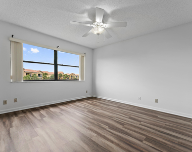 700 Uno Lago Drive - Photo Thumbnail 64