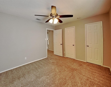 425 Kent Drive - Photo Thumbnail 8