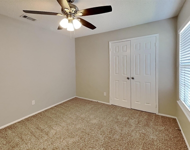 425 Kent Drive - Photo Thumbnail 10