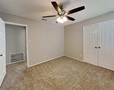 425 Kent Drive - Photo Thumbnail 11