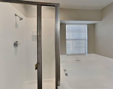 425 Kent Drive - Photo Thumbnail 7