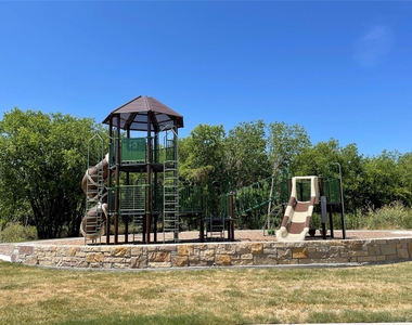 8312 White Pine Drive - Photo Thumbnail 9