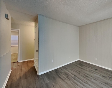 1558 Town Bluff Street - Photo Thumbnail 2