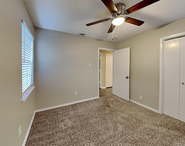 1558 Town Bluff Street - Photo Thumbnail 10
