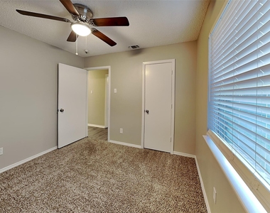 1558 Town Bluff Street - Photo Thumbnail 7