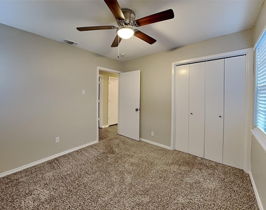 1558 Town Bluff Street - Photo Thumbnail 8