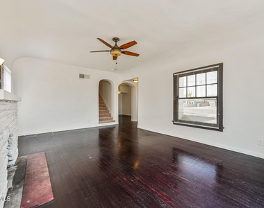 3949 E Earll Drive - Photo Thumbnail 4