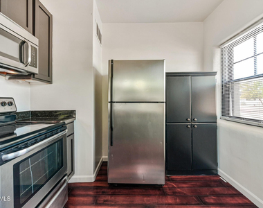 3949 E Earll Drive - Photo Thumbnail 9