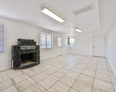 3949 E Earll Drive - Photo Thumbnail 13