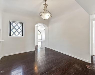 3949 E Earll Drive - Photo Thumbnail 6