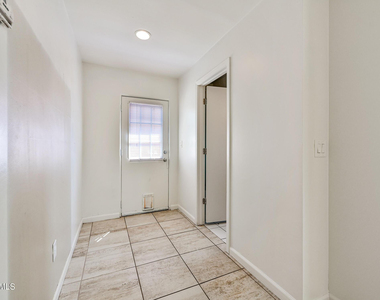 3949 E Earll Drive - Photo Thumbnail 16