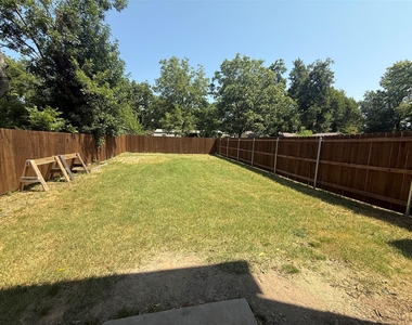 905 E 10th Street - Photo Thumbnail 17