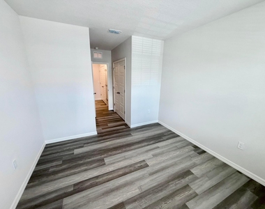 12813 Sw Forli Way - Photo Thumbnail 22