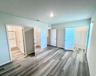12813 Sw Forli Way - Photo Thumbnail 15