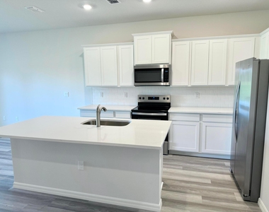 12813 Sw Forli Way - Photo Thumbnail 3