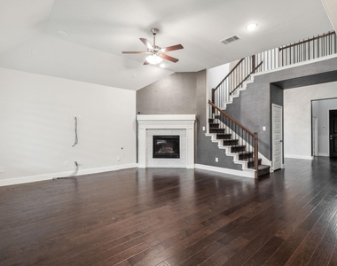 906 Overton Avenue - Photo Thumbnail 2