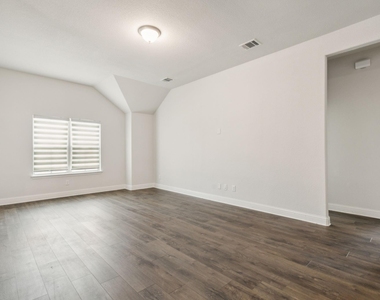 906 Overton Avenue - Photo Thumbnail 17