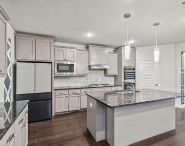 906 Overton Avenue - Photo Thumbnail 6