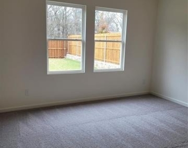 816 Juniper Street - Photo Thumbnail 1