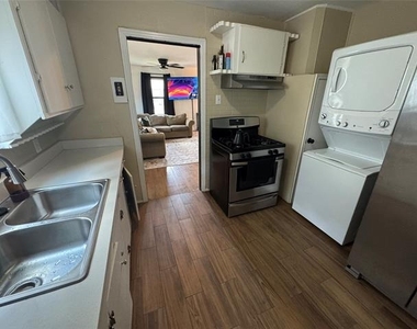 2454 Lea Crest Drive - Photo Thumbnail 5