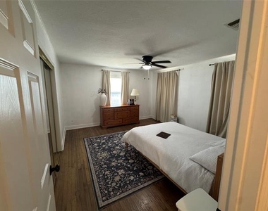 2454 Lea Crest Drive - Photo Thumbnail 9