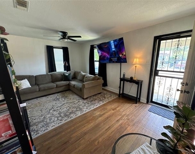2454 Lea Crest Drive - Photo Thumbnail 2