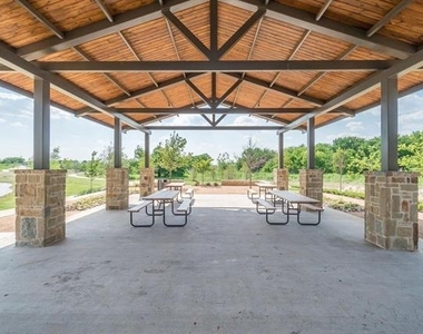 4424 Overbrook Drive - Photo Thumbnail 22