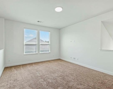 4424 Overbrook Drive - Photo Thumbnail 9