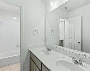 4424 Overbrook Drive - Photo Thumbnail 12