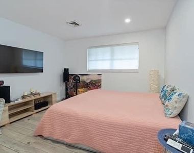 415 Pine Tree Court - Photo Thumbnail 8