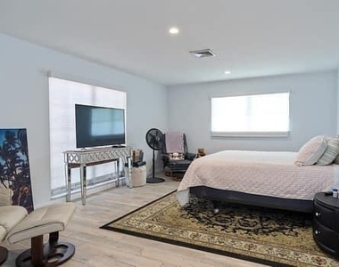 415 Pine Tree Court - Photo Thumbnail 10