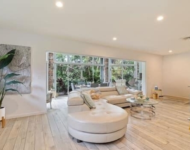 415 Pine Tree Court - Photo Thumbnail 7