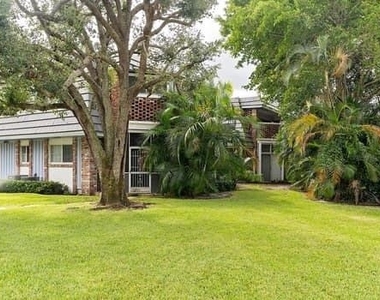 415 Pine Tree Court - Photo Thumbnail 13