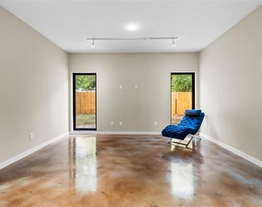 957 Woods Avenue - Photo Thumbnail 9