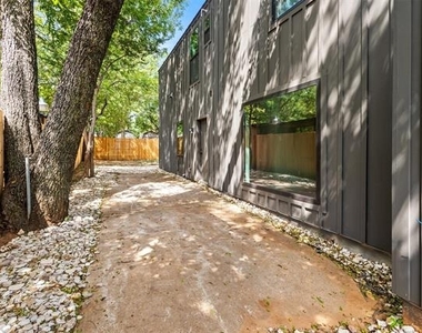 957 Woods Avenue - Photo Thumbnail 17
