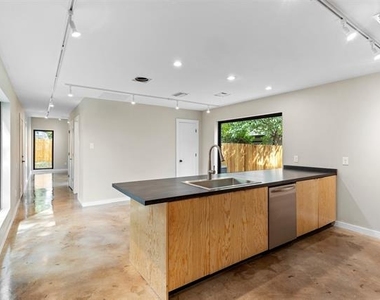 957 Woods Avenue - Photo Thumbnail 3
