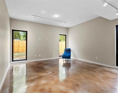 957 Woods Avenue - Photo Thumbnail 8