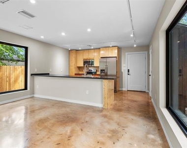 957 Woods Avenue - Photo Thumbnail 2