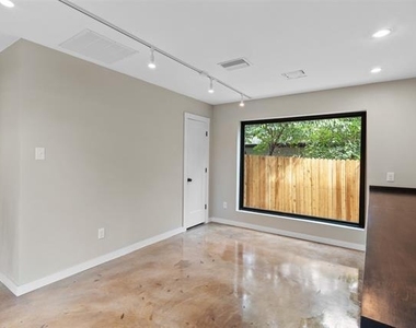 957 Woods Avenue - Photo Thumbnail 6