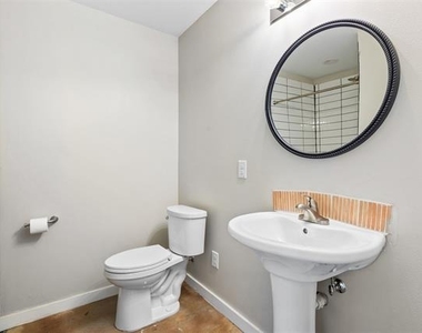 957 Woods Avenue - Photo Thumbnail 7