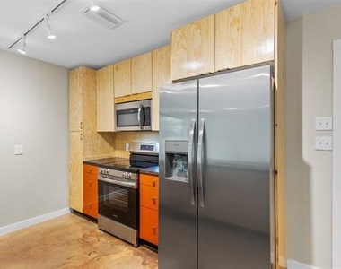 957 Woods Avenue - Photo Thumbnail 4