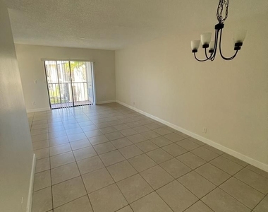 6844 Palmetto Circle S - Photo Thumbnail 12