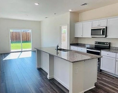 791 Camden Drive - Photo Thumbnail 4