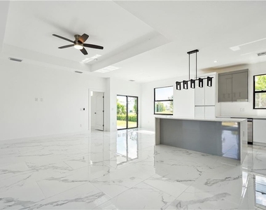 4309 Nw 38th Avenue - Photo Thumbnail 2