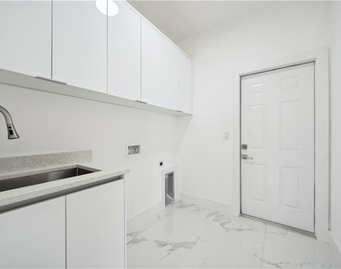 4309 Nw 38th Avenue - Photo Thumbnail 6