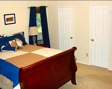 550 Village Green Drive - Photo Thumbnail 1